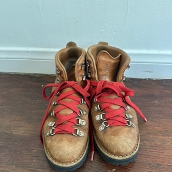 Danner Women's Mountain Light Cascade Hiking Boots - Picture 9 of 13
